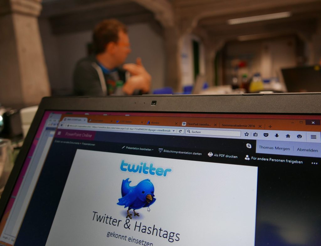Twitter für Journalisten: Selbstdarstellung, Dialog-Medium oder doch nur&nbsp;Recherche-Tool?
